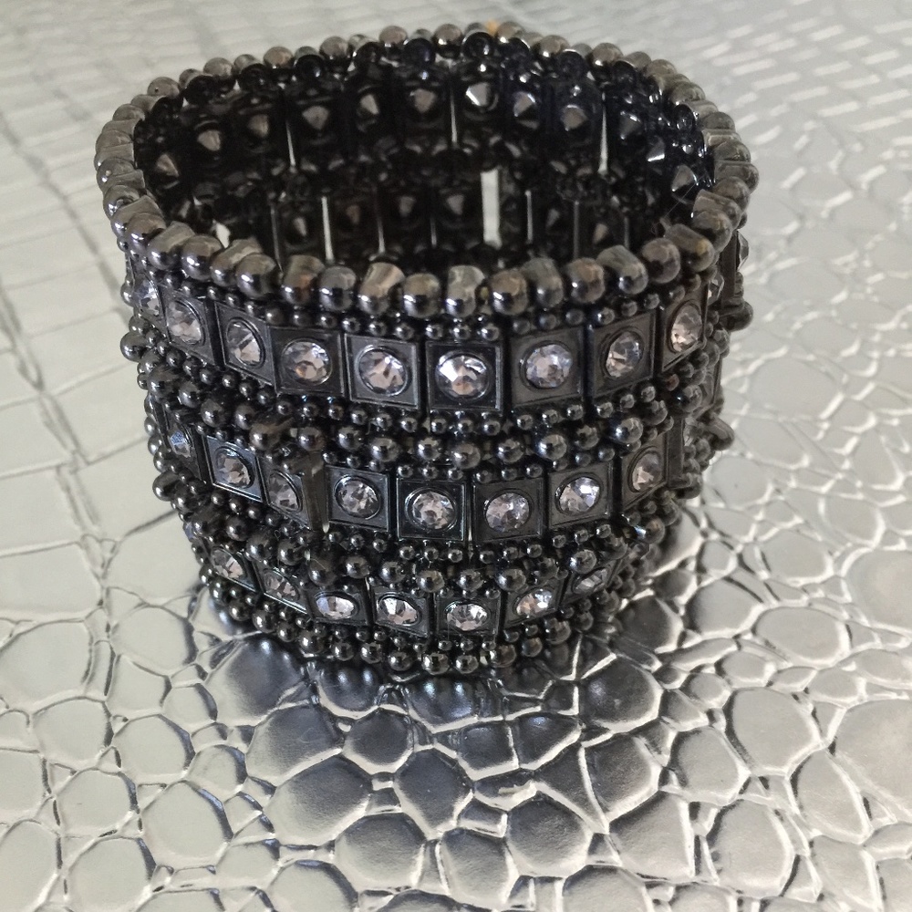 BLACK AND CRYSTAL COSTUME STRETCHY BRACELET DRESS UP OR CASUAL ANY OUTFIT FUN !!